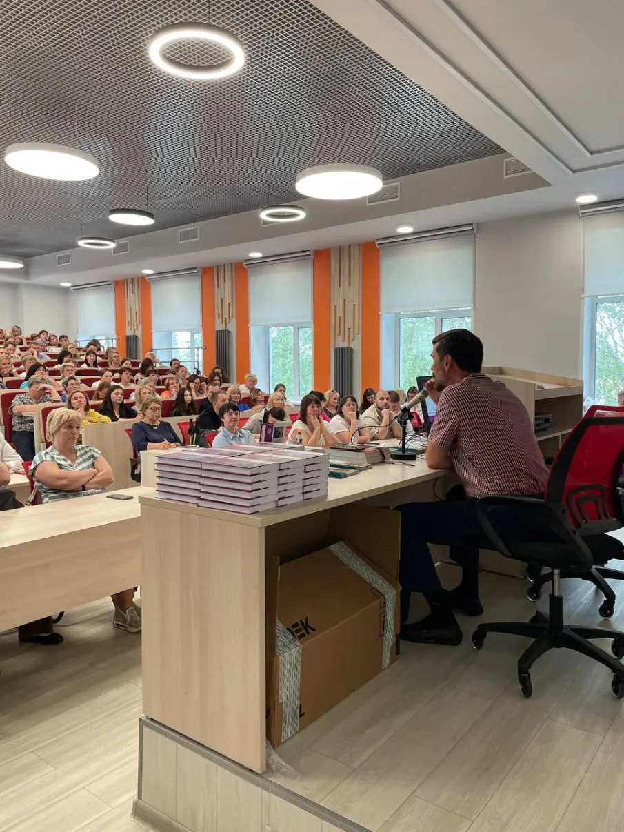 Институт демографического развития провел цикл лекций по семейной политике и культуре отношений